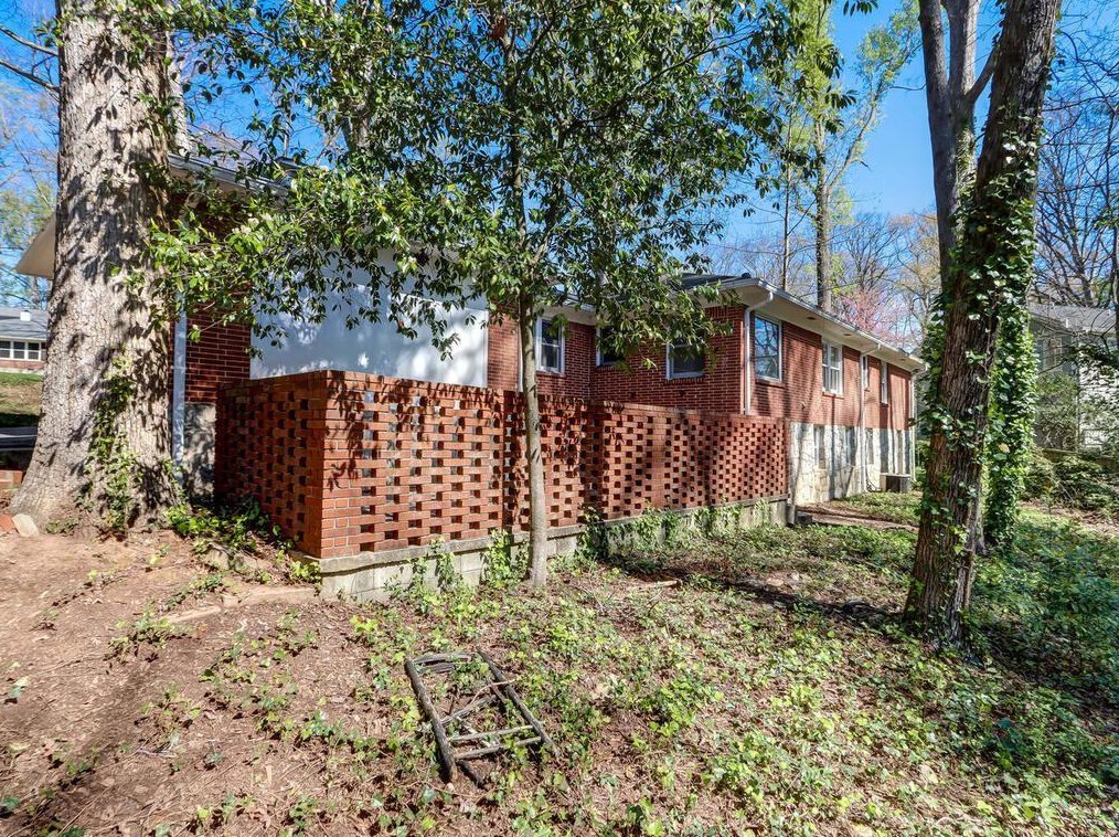 2121 Trailmark Dr, Decatur GA  30033-1933 exterior