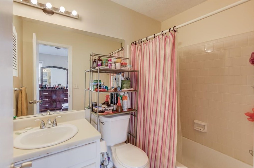 3992 Wolcott Cir, Atlanta GA  30340-4245 exterior