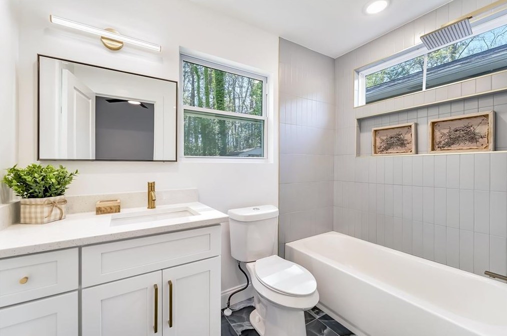 2001 Swazey Dr, Decatur GA  30032-3909 exterior