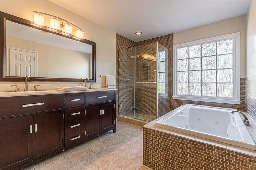 1110 New Britain Dr, Atlanta GA  30331-8305 exterior