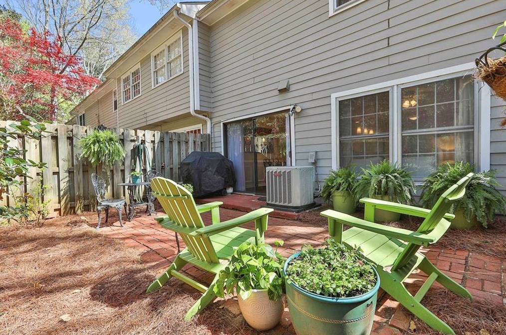 2766 Farmstead Rd, Smyrna GA  30080-2620 exterior