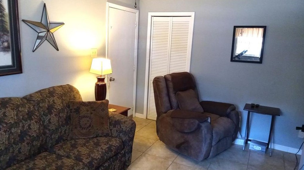 1524 Pine Glen Cir, Decatur GA  30035-1527 exterior