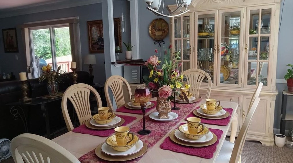 1524 Pine Glen Cir, Decatur GA  30035-1527 exterior