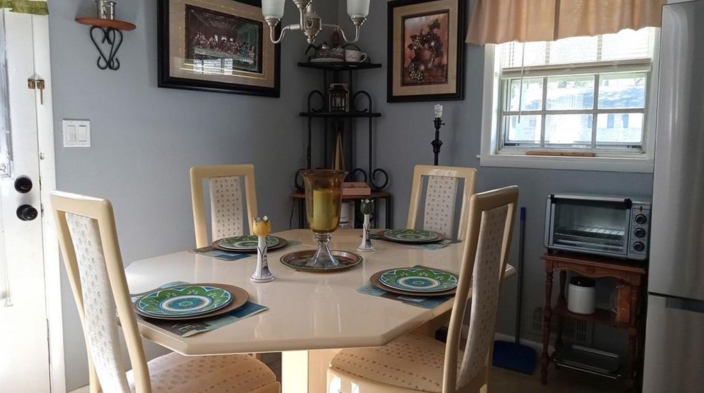 1524 Pine Glen Cir, Decatur GA  30035-1527 exterior