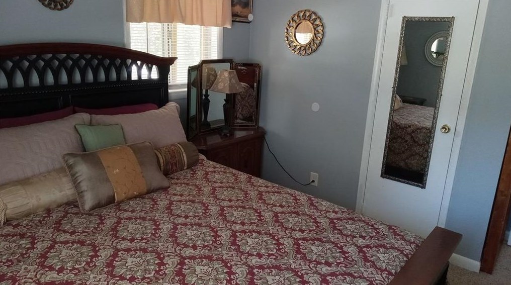 1524 Pine Glen Cir, Decatur GA  30035-1527 exterior