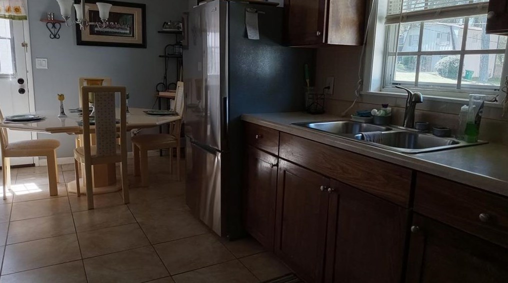 1524 Pine Glen Cir, Decatur GA  30035-1527 exterior