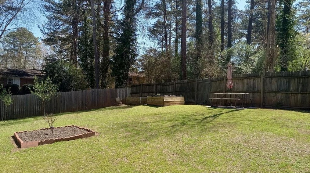 1524 Pine Glen Cir, Decatur GA  30035-1527 exterior