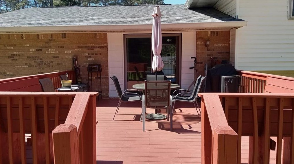 1524 Pine Glen Cir, Decatur GA  30035-1527 exterior