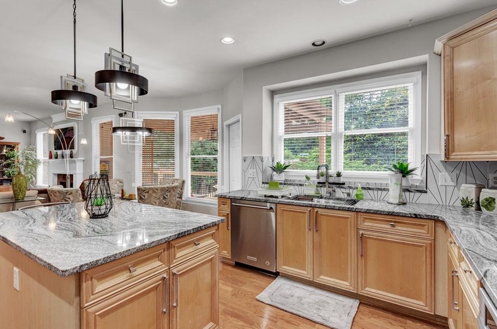 1539 Reserve Cir, Decatur GA  30033-1538 exterior