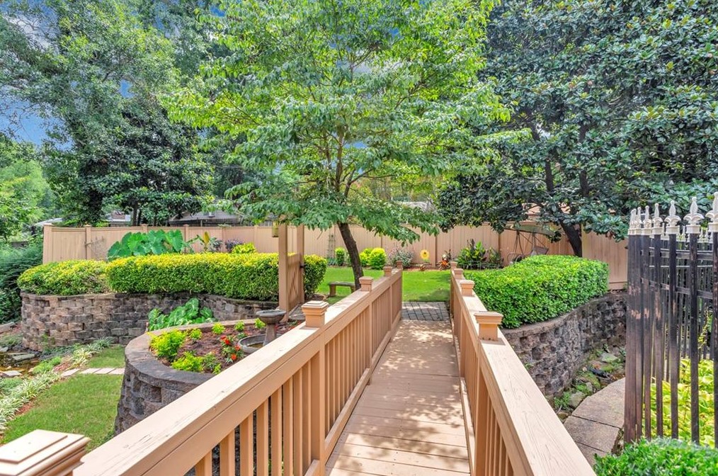 1539 Reserve Cir, Decatur GA  30033-1538 exterior