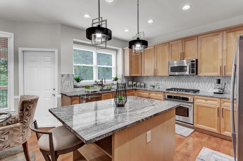 1539 Reserve Cir, Decatur GA  30033-1538 exterior