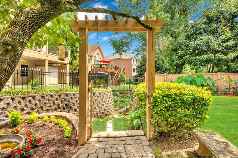 1539 Reserve Cir, Decatur GA  30033-1538 exterior