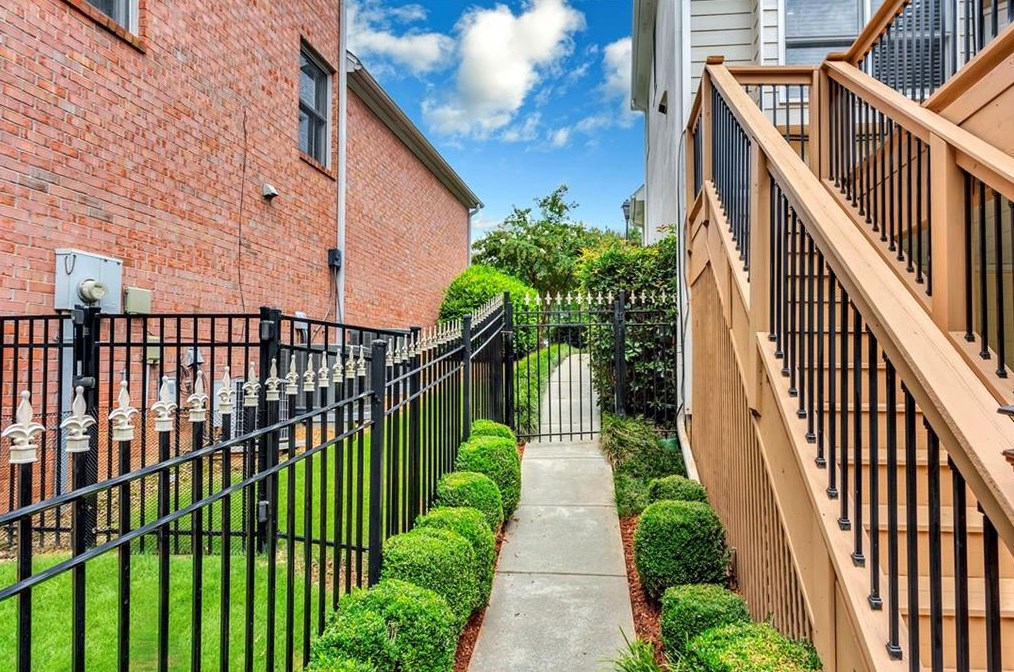 1539 Reserve Cir, Decatur GA  30033-1538 exterior