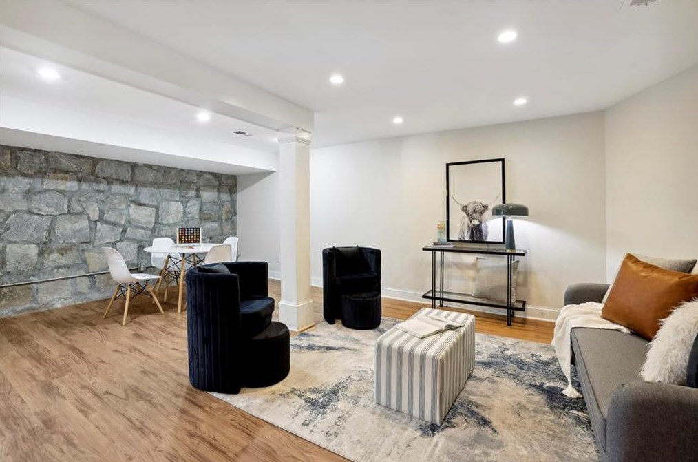 224 Chelsea Dr, Decatur GA  30030-5004 exterior