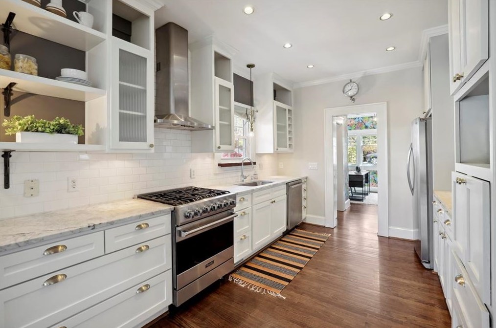 224 Chelsea Dr, Decatur GA  30030-5004 exterior