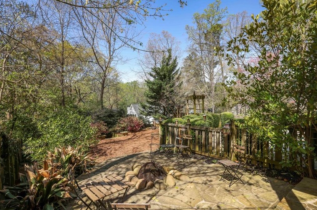 224 Chelsea Dr, Decatur GA  30030-5004 exterior