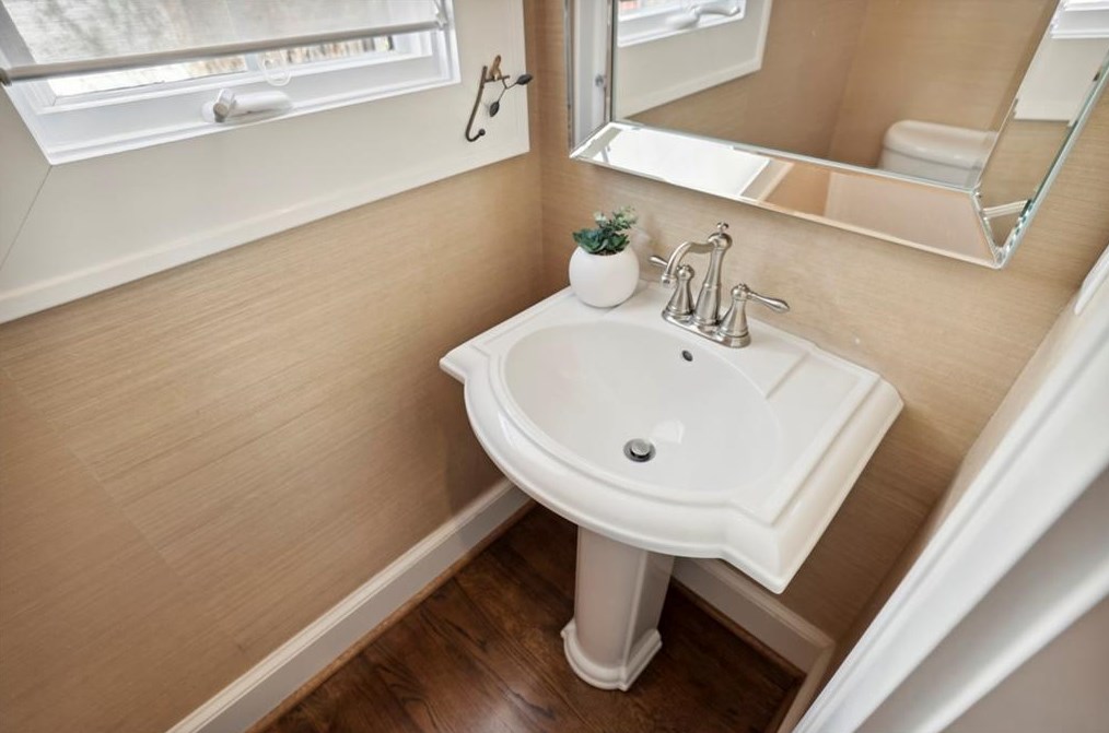 224 Chelsea Dr, Decatur GA  30030-5004 exterior