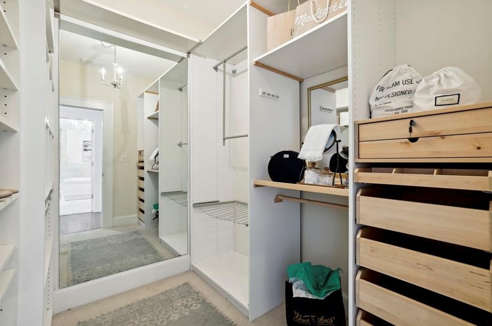 224 Chelsea Dr, Decatur GA  30030-5004 exterior