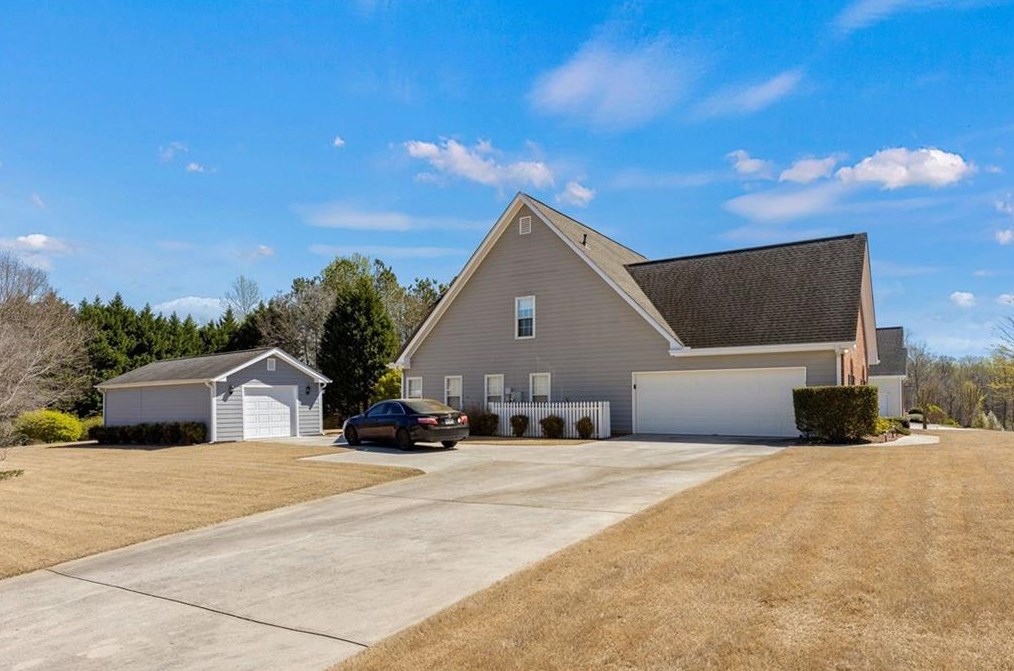 2372 Herring Woods Trl, Grayson GA  30017-4094 exterior