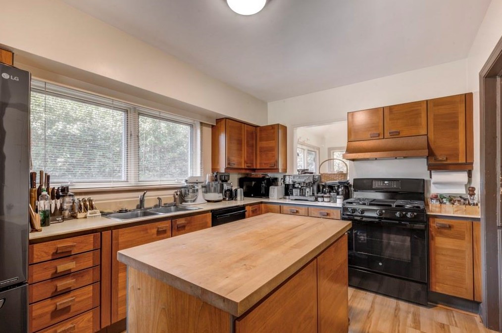 1021 Wadsworth Dr, Atlanta GA  30318-1655 exterior
