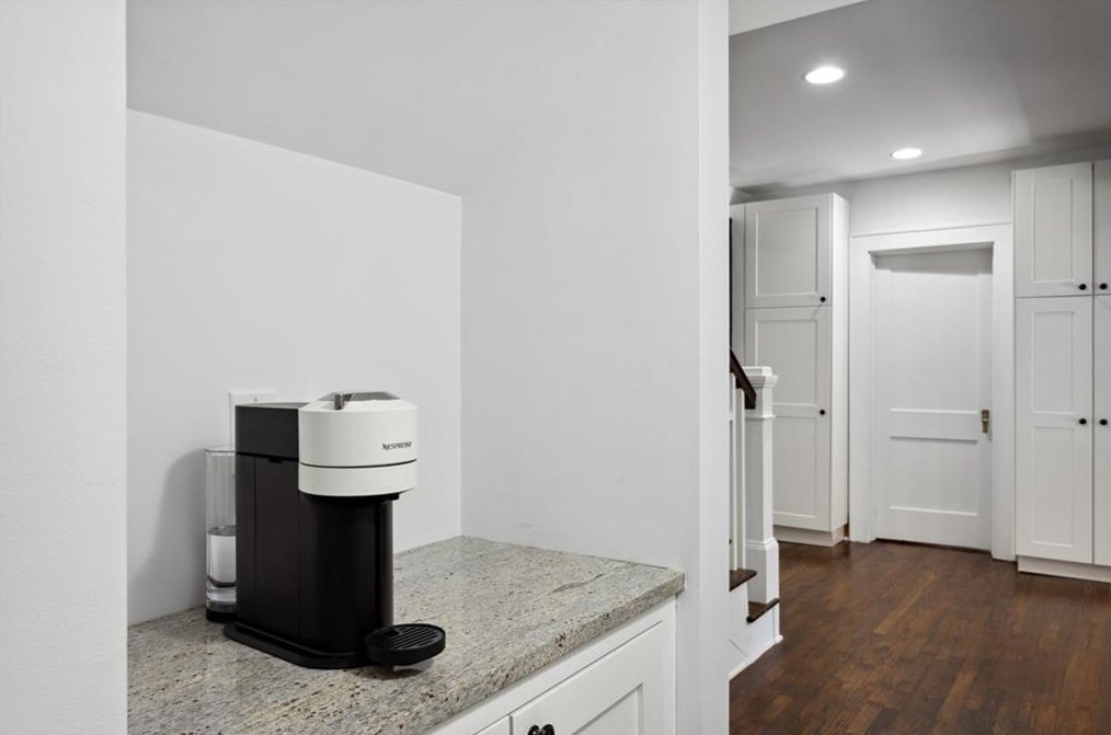 211 Parkside Cir, Decatur GA  30030-1412 exterior