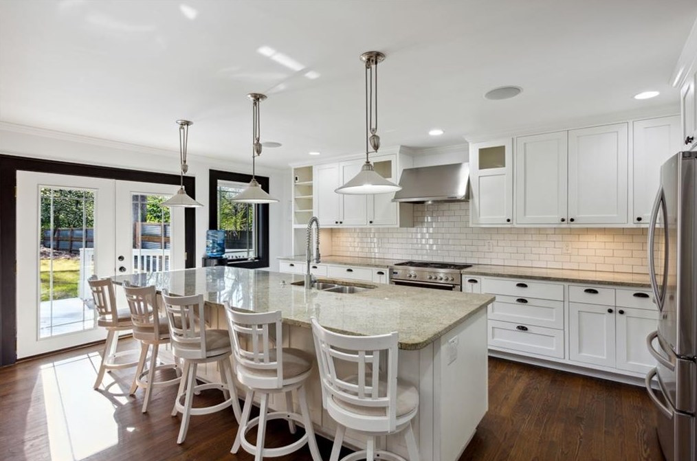 211 Parkside Cir, Decatur GA  30030-1412 exterior