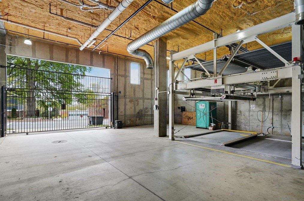 525 Parkway Dr, Atlanta GA 30354-4122 exterior