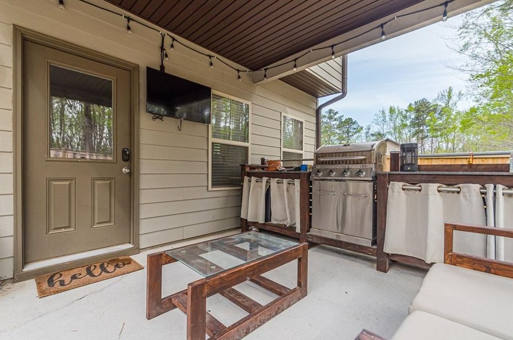4134 Woodland Park Dr, Atlanta GA  30331 exterior