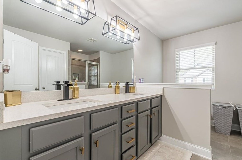 4134 Woodland Park Dr, Atlanta GA  30331 exterior
