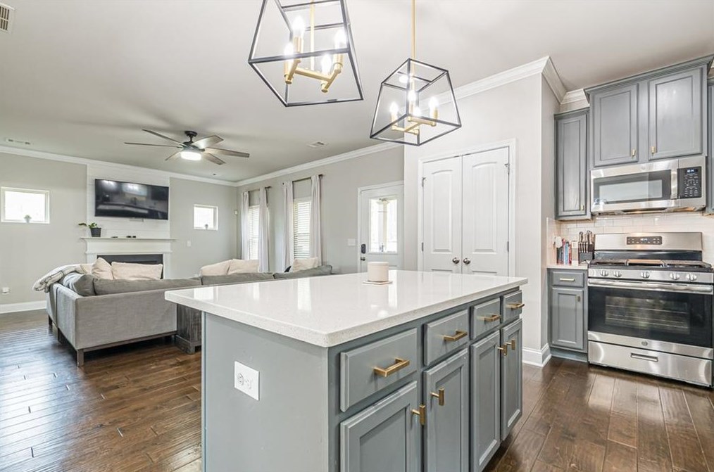4134 Woodland Park Dr, Atlanta GA  30331 exterior