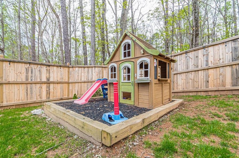 4134 Woodland Park Dr, Atlanta GA  30331 exterior