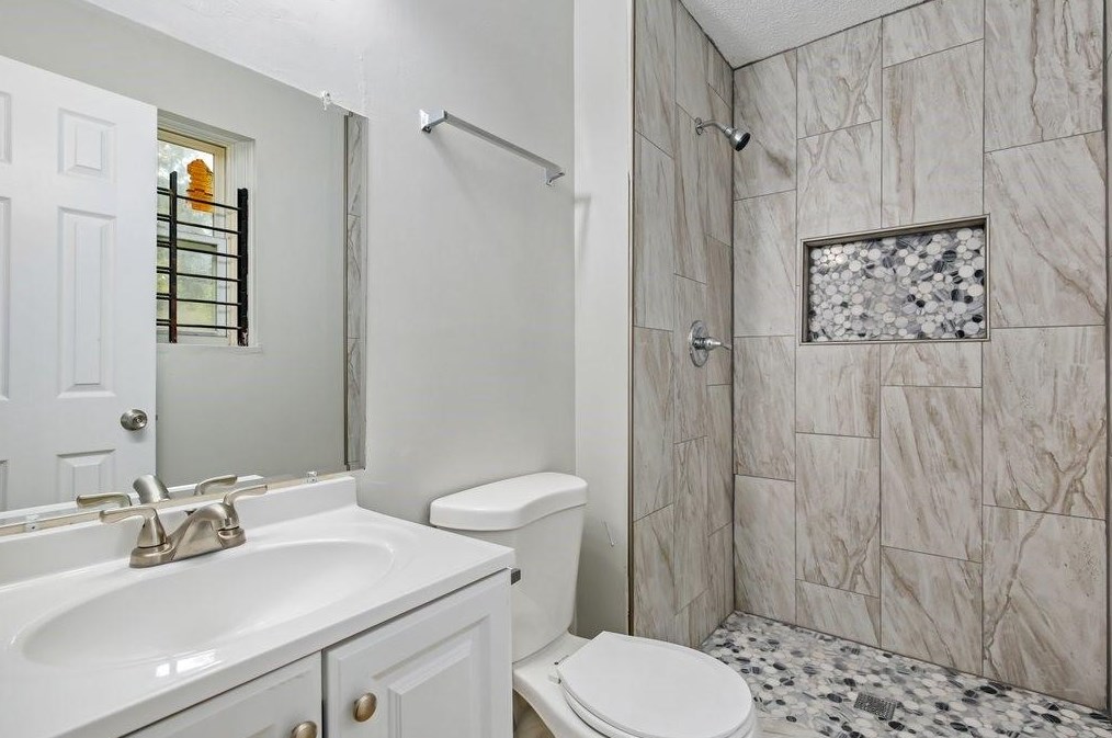 1486 Joy Ln, Decatur GA  30032-3022 exterior