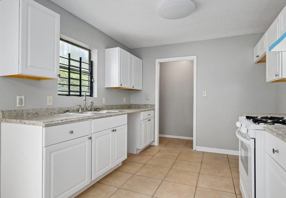 1486 Joy Ln, Decatur GA  30032-3022 exterior