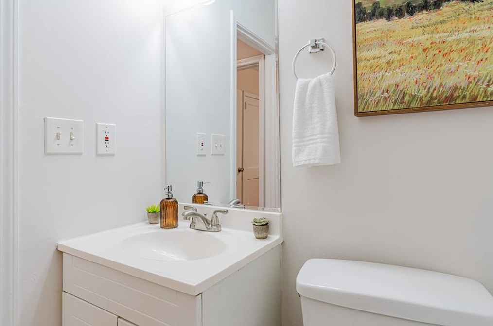 3723 Glenwood Rd, Decatur GA  30032-4527 exterior