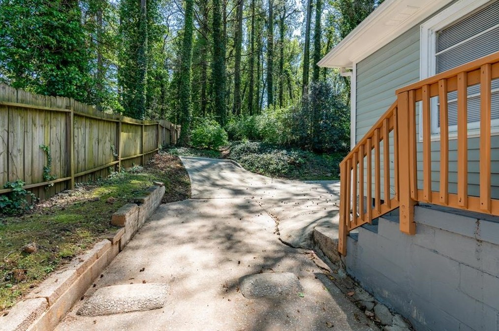 3723 Glenwood Rd, Decatur GA  30032-4527 exterior