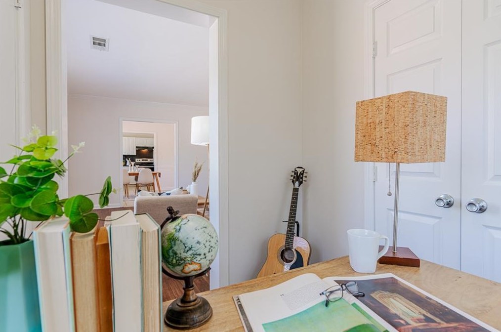 3723 Glenwood Rd, Decatur GA  30032-4527 exterior