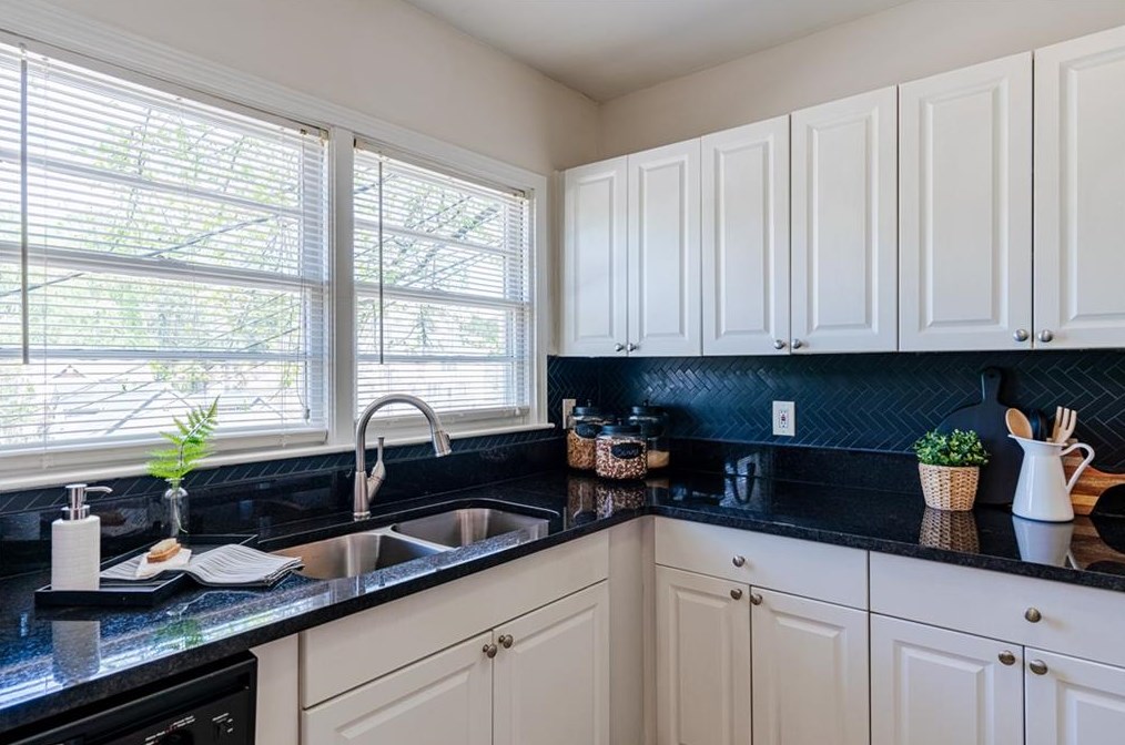 3723 Glenwood Rd, Decatur GA  30032-4527 exterior