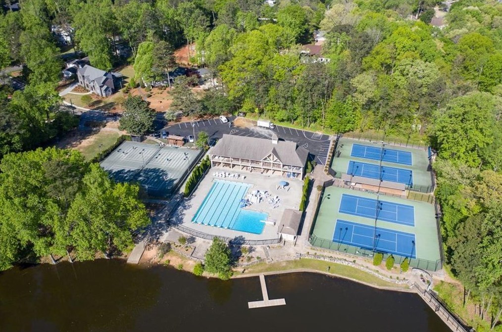 3465 Waddeston Way, Atlanta GA  30319-2544 exterior