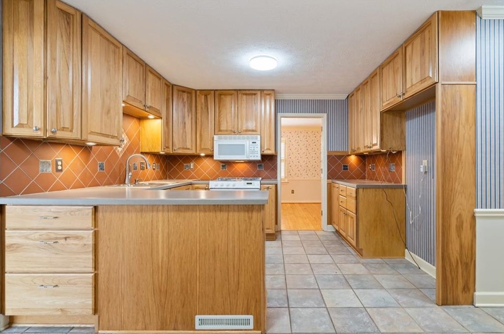 528 Hilldale Dr, Decatur GA  30030-3828 exterior