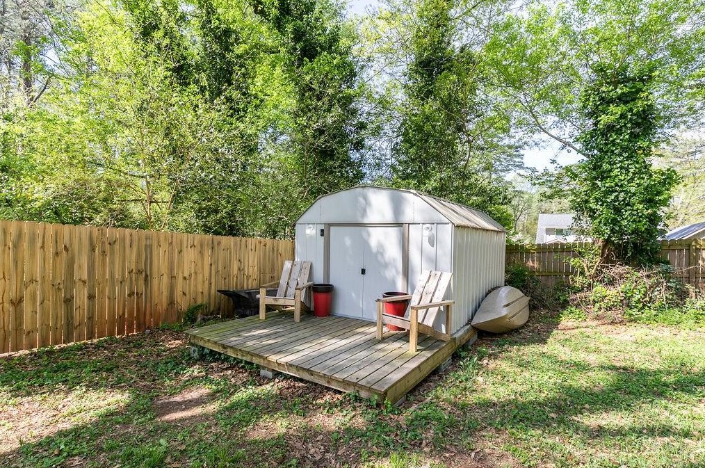 1538 Deerwood Dr, Decatur GA  30030-4516 exterior