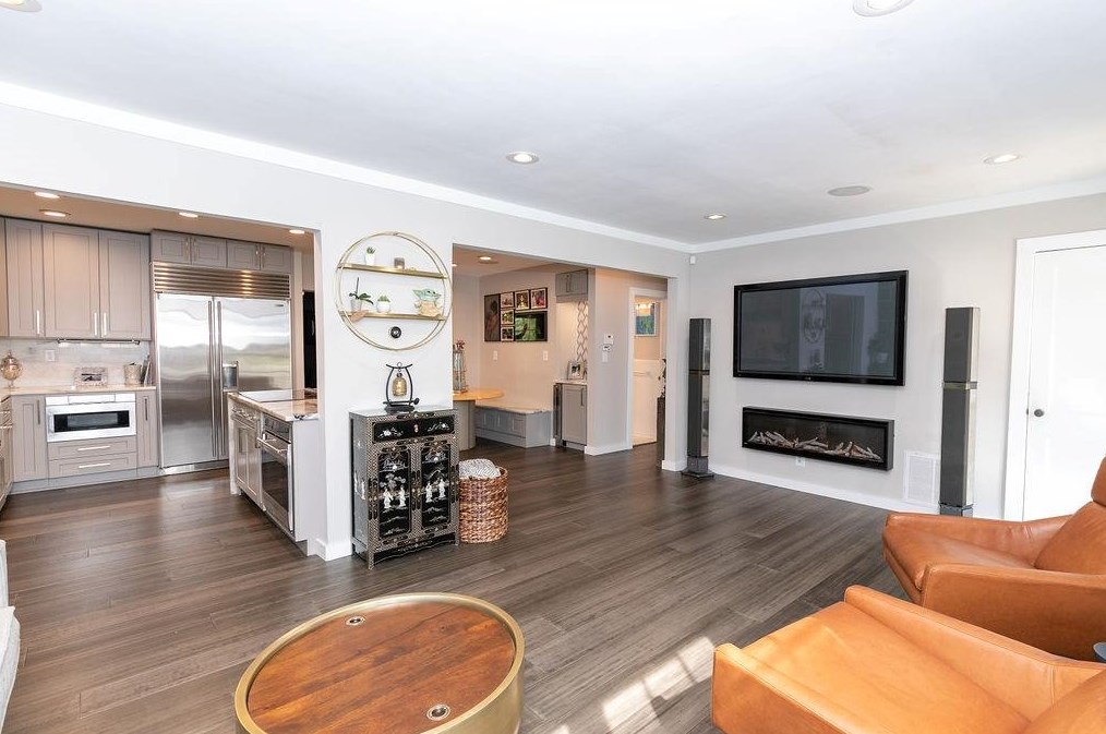 1538 Deerwood Dr, Decatur GA  30030-4516 exterior