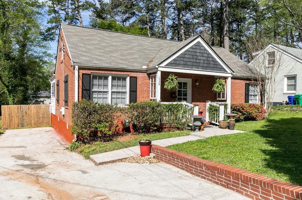 1538 Deerwood Dr, Decatur GA  30030-4516 exterior