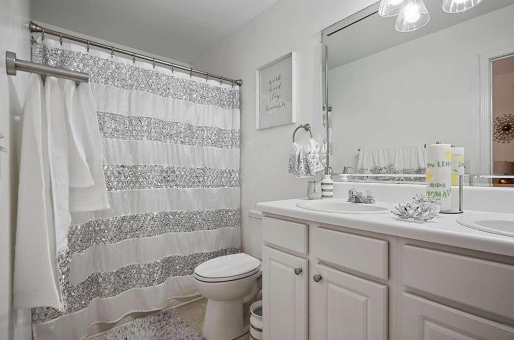 3294 Sheffield Cir, Decatur GA  30032-5976 exterior