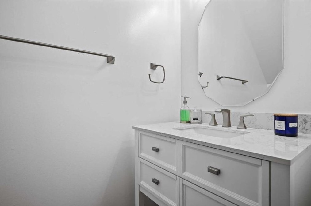 3294 Sheffield Cir, Decatur GA  30032-5976 exterior