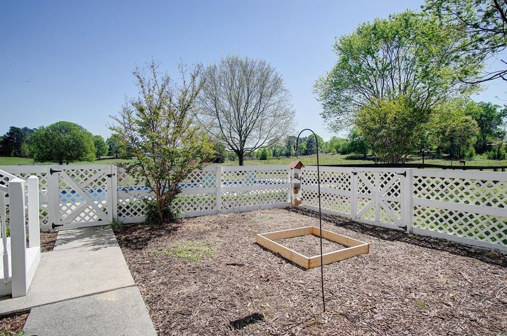 167 Mccreary Rd, Calhoun GA  30701-4417 exterior