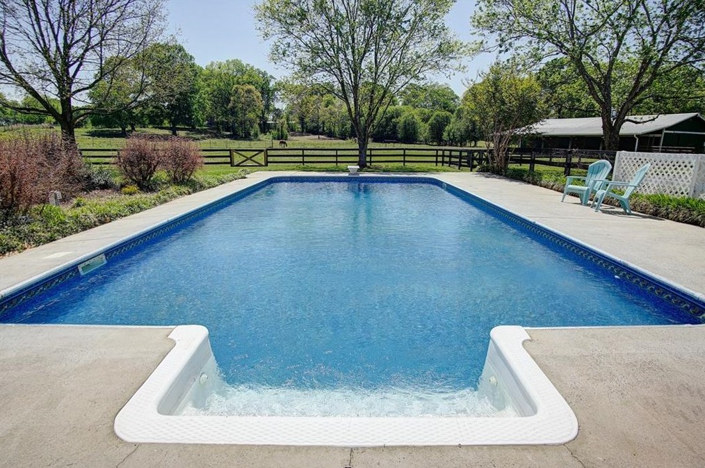 167 Mccreary Rd, Calhoun GA  30701-4417 exterior