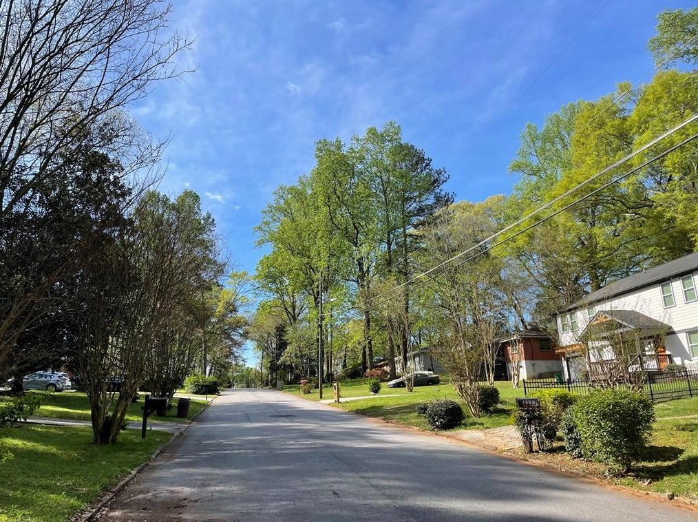 1374 Dennis Dr, Decatur GA  30032-3118 exterior