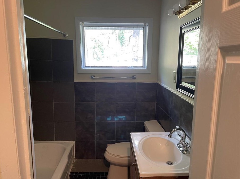 1374 Dennis Dr, Decatur GA  30032-3118 exterior