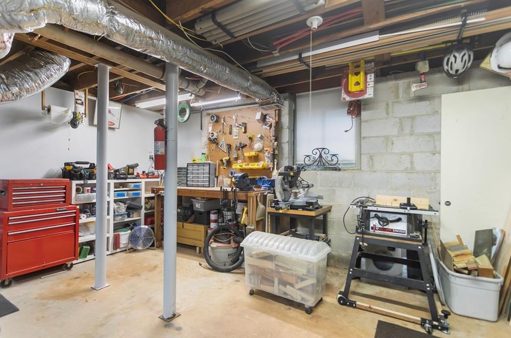 3170 Sprucewood Dr, Decatur GA  30033-2506 exterior