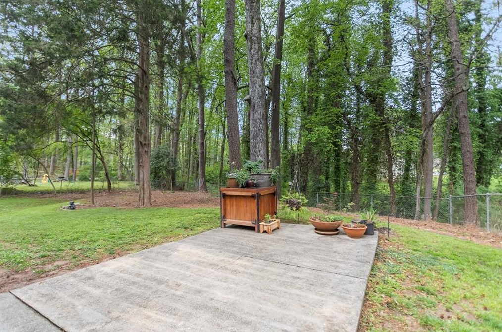 3170 Sprucewood Dr, Decatur GA  30033-2506 exterior